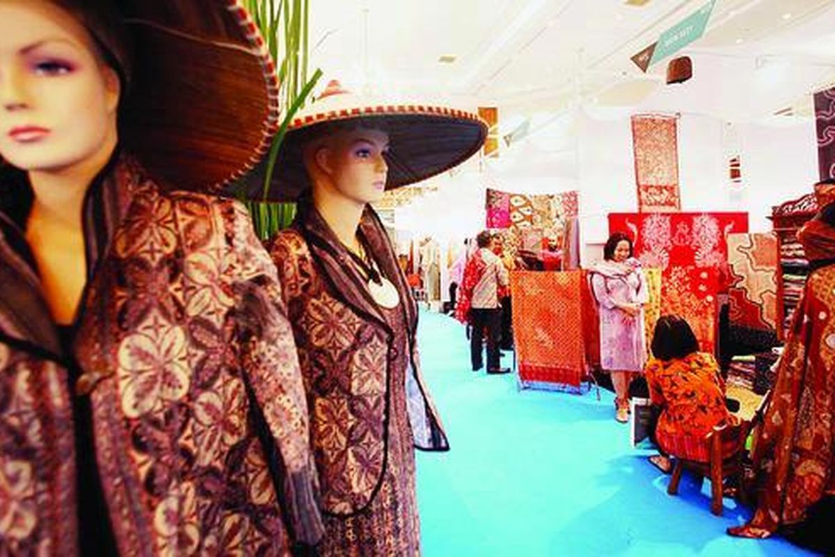 Selain zona khusus koleksi busana perempuan, laki-laki, anak dan lainnya dengan total sembilan zona, Indonesia Fashion Week 2013 juga menyediakan zona Starting Point untuk mempertemukan desainer dengan buyer.