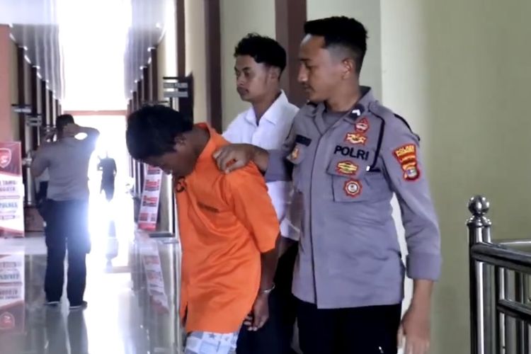 AS (20) pemuda yang diduga menganiaya ODGJ di Kabupaten Pringsewu hingga tewas, Selasa (4/7/2023).