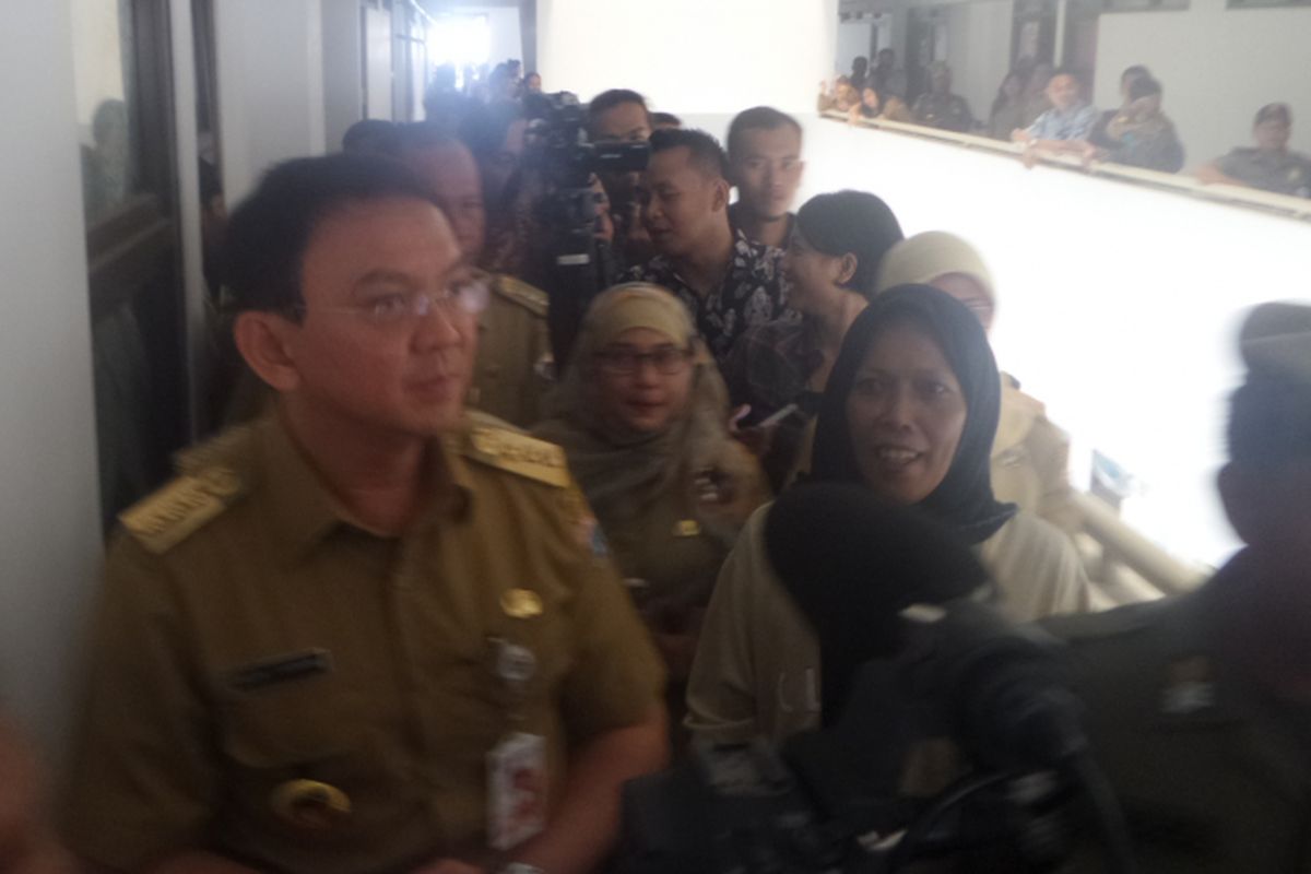 Gubernur DKI Basuki Tjahaja Purnama atau Ahok mendatangi Rusun Rawa Bebek, Jakarta Timur, Selasa (18/4/2017)