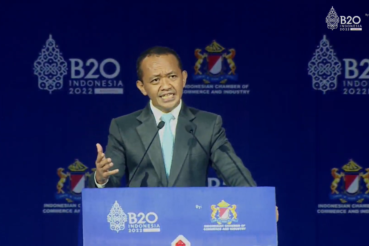 Menteri Investasi/Kepala BKPM Bahlil Lahadalia memberikan sambutan di acara B20 Summit Day 1 yang berlangsung di Nusa Dua, Bali, Minggu (13/11/2022).