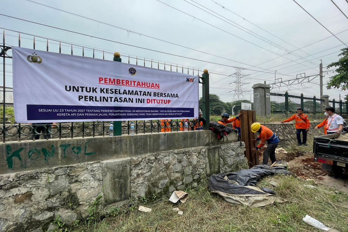 PT KAI Kembali Menutup 6 Perlintasan Liar yang Rawan Kecelakaan di Daop 1 Jakarta pada Sabtu (18/6/2022)