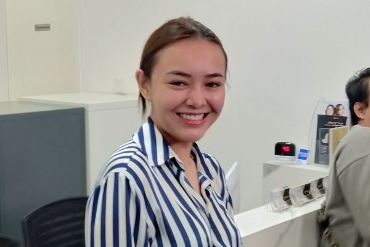 Aktris Amanda Manopo ditemui di sebuah klinik kecantikan di kawasan Tanjung Duren, Jakarta Barat, Rabu (24/5/2023).