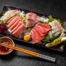 6 Cara Iris Ikan Mentah untuk Sashimi dan Sushi, Buang Kulitnya