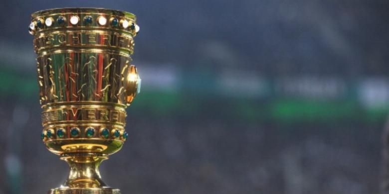 Trofi DFB Pokal.