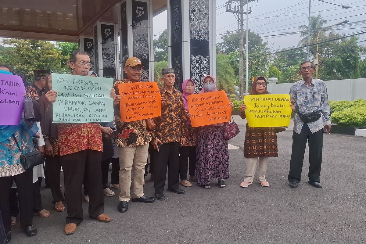 Puluhan pensiunan pegawai negeri sipil (PNS) dan pensiunan TNI-Polri yang menjadi korban penipuan dan penggelapan dana kembali menyuarakan tuntutan keadilan pada Rabu (8/4/2026). 