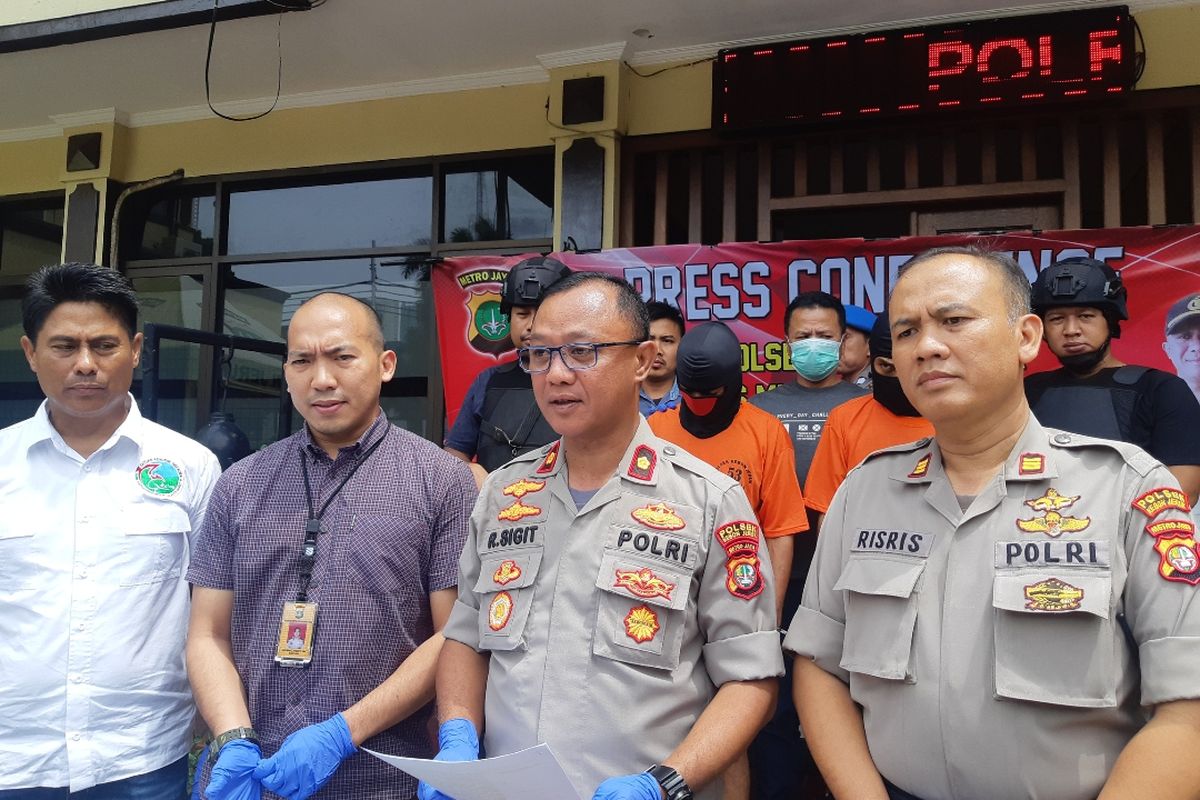 Kapolsek Kebon Jeruk Kompol Sigit Kumono di konferensi pers kasus narkoba di Polsek Kebon Jeruk, Jakarta Barat, Rabu (11/3/2020)