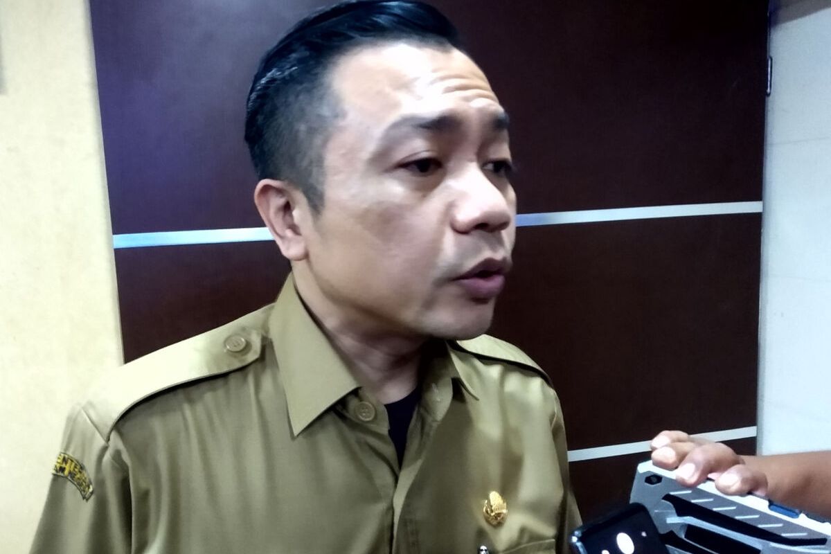 Wakil Bupati Blitar Rahmat Santoso memberikan keterangan kepada wartawan di Kantor Pemerintah Kabupaten Blitar, Senin (25/4/2022)