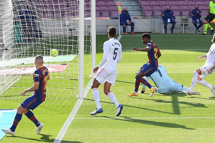 Momen terjadinya gol Ansu Fati pada laga El Clasico Barcelona vs REal Madrid di Stadion Camp Nou pada 24 Oktober 2020.