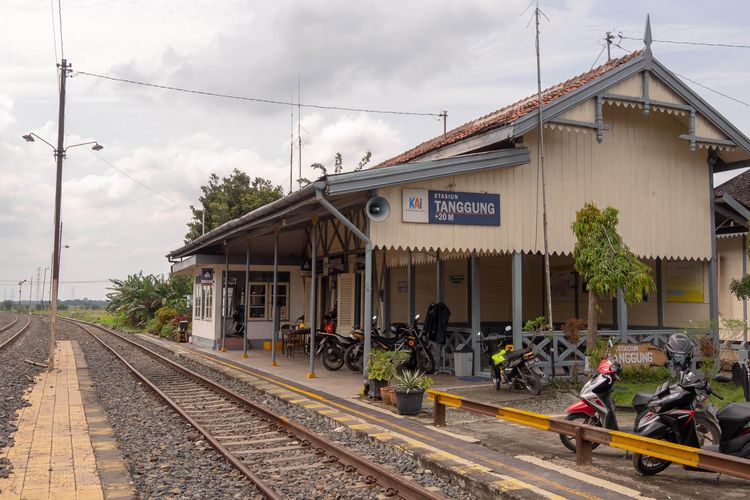 5 Stasiun Kereta Tertua di Indonesia yang Masih Beroperasi, di Mana Saja?
