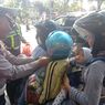 Bukan Ditilang, Pengendara Motor di Jombang Justru Dapat Hadiah Saat Terjaring Operasi Patuh