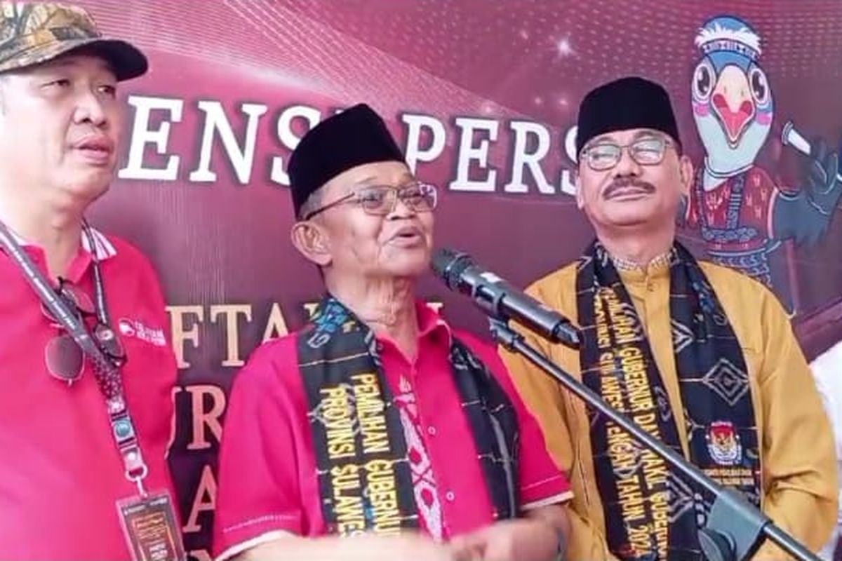 Usai mendaftar di KPU Sulteng, Petahana Rusdi Mastura didampingi pasangannya Sulaiman Agusto Hambuako menjawab pertanyaan para wartawan atas pencalonan dirinya sebagai gubernur Sulteng, Rabu (28/8/2024).