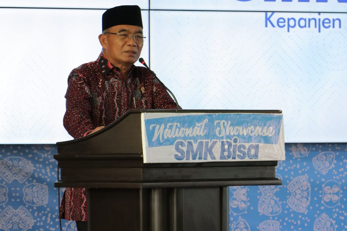 Menteri Koordinator Bidang Pembangunan Manusia dan Kebudayaan, Muhadjir Effendy, saat menghadiri penobatan National Showcase SMK Bisa di SMK Muhammadiyah 1 Kepanjen, Kecamatan Kepanjen, Kabupaten Malang, Jawa Timur, Jum'at (17/6/2022).