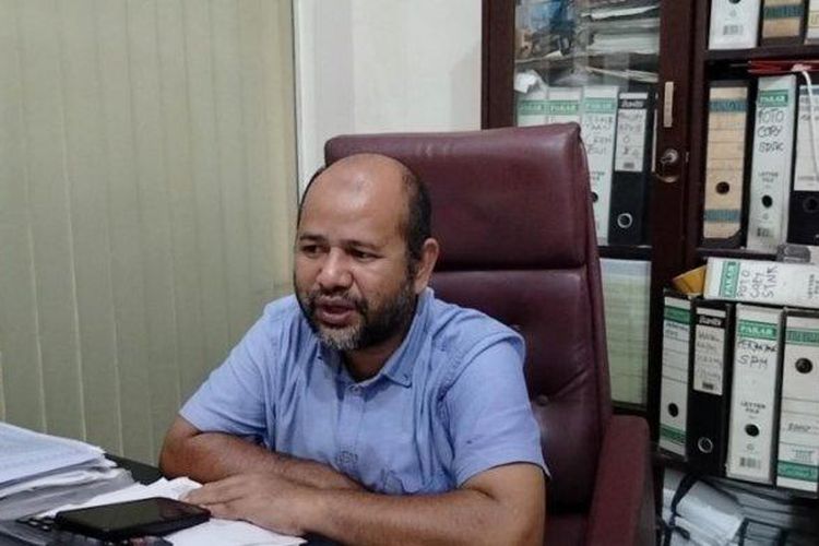 Humas PT Antar Lintas Sumatera (ALS) Alwi Matondang memberikan pernyataan terkait kecelakaan bus ALS di Padang Panjang, Sumbar, yang merenggut 12 nyawa pada Selasa (6/5/2025) 
