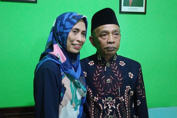 Pasangan pengantin yang mendadak viral asal Kota Malang, Jawa Timur bernama Nur Aini (48) dan Irwandi Andi (61).