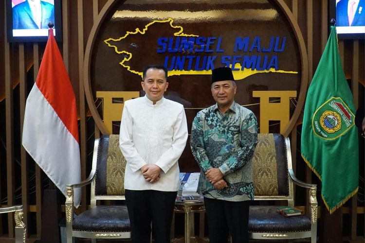Penjabat (Pj) Gubernur Sumatera Selatan (Sumsel) Agus Fatoni saat menerima audiensi dari Pj Bupati Musi Banyuasin (Muba) Apriyadi di Kantor Gubernur Sumsel, Jumat (13/10/2023).
