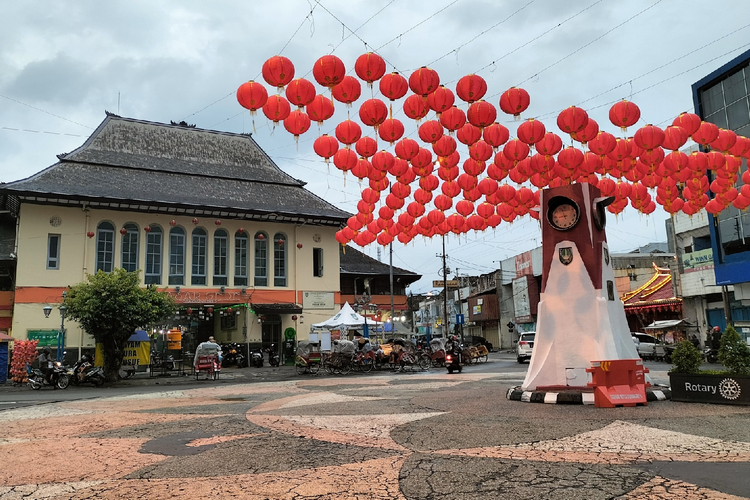 Pasar Gede yang berada di Jalan Jenderal Urip Sumoharjo, Kelurahan Sudiroprajan, Kecamatan Jebres, Kota Surakarta, Jawa Tengah ini, memiliki letak yang strategis. 