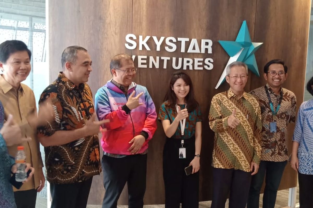 Menkominfo Rudiantara didampingi Bupati Tangerang Ahmed Zaki Iskandar meresmikan perluasan Tech Incubator Skystar Ventures berlokasi di lantai 11, New Media Tower Universitas Multimedia Nusantara (UMN) pada (06/09/2019).