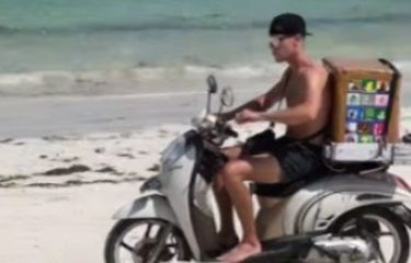 Viral, Video Pebalap Moto2 Filip Salac Jualan Es Krim Naik Scoopy ...