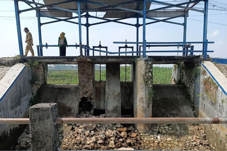 Pintu air di waduk Sumengko yang berada di Kecamatan Duduksampeyan, Gresik.