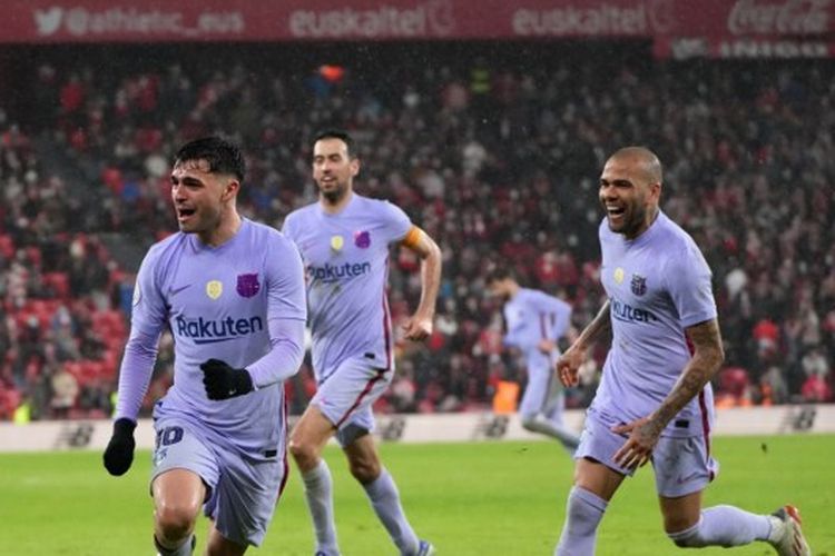 Gelandang Barcelona, Pedri, mencetak gol dalam pertandingan babak 16 besar Copa del Rey antara Athletic Bilbao vs Barcelona di Stadion San Mames, Bilbao, Kamis (20/1/2022).