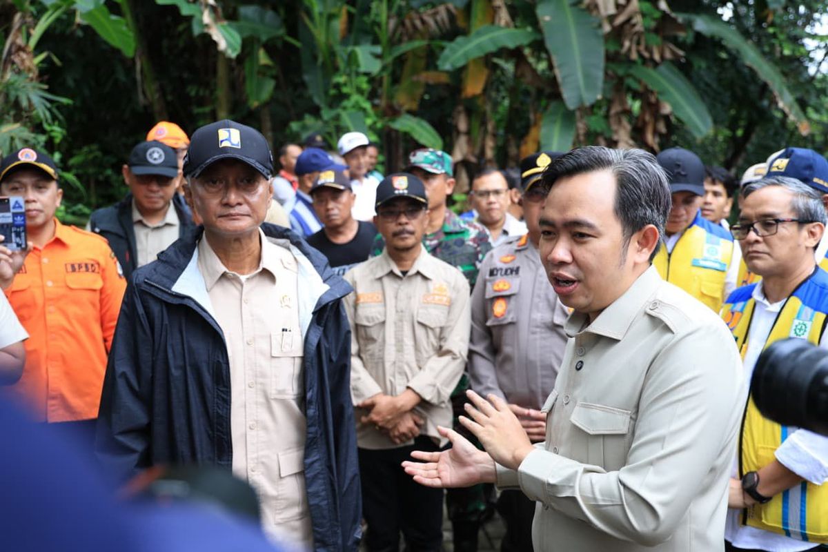 Bupati Jember Gus Fawait saat mendampingi kunjungan kerja Menteri PU Dody Hanggodo di Kabupaten Jember, Minggu (22/2/2026).
