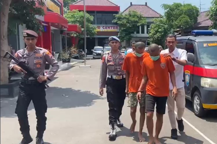 Empat pemuda di Ponorogo diamankan oleh anggota Satreskrim Polres Ponorogo saat asyik main judi biliar dengan taruhan jutaan rupiah. Pengungkapan kasus judi biliar di Ponorogo sebagai salah satu penerapan program 100 hari Presiden Indonesia.