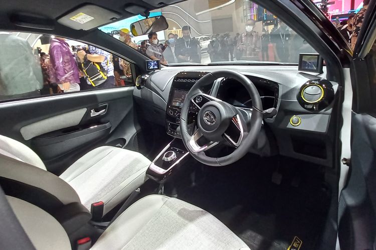 Interior Daihatsu Ayla EV