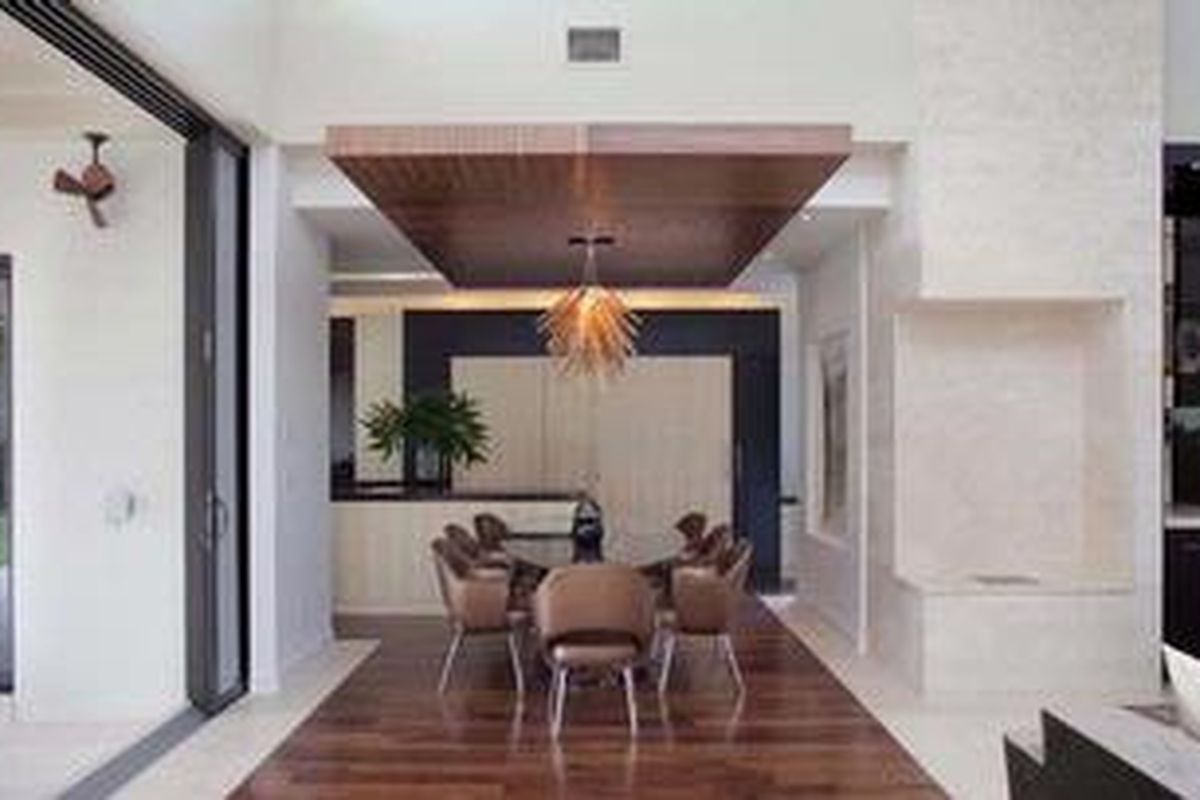 Jika plafon di rumah Anda tergolong pendek, ada baiknya menghindari pemasangan plafon kayu, terlebih plafon kayu menggantung.