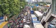 Jalan Gatot Subroto Macet Parah, 11 Bus Transjakarta Tak Bergerak