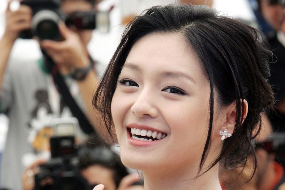 Aktris Taiwan Barbie Hsu saat menghadiri International Cannes Film Festival di Cannes, Perancis, 24 Mei 2006. Barbie Hsu meninggal pada Senin (3/2/2025) karena pneumonia.