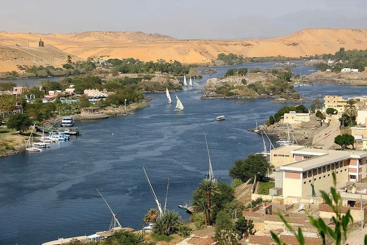 Sungai Nil adalah sungai terpanjang di Afrika yang mengalir melalui Mesir.