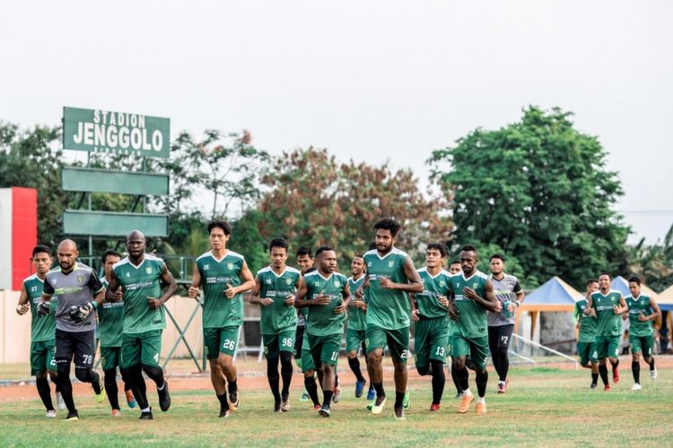 Para pemain Persebaya Surabaya berlatih di Stadion Jenggolo, Sidoarjo, Kamis (1/11/2018) untuk mempersiapkan diri jelang laga kontra Persija Jakarta.