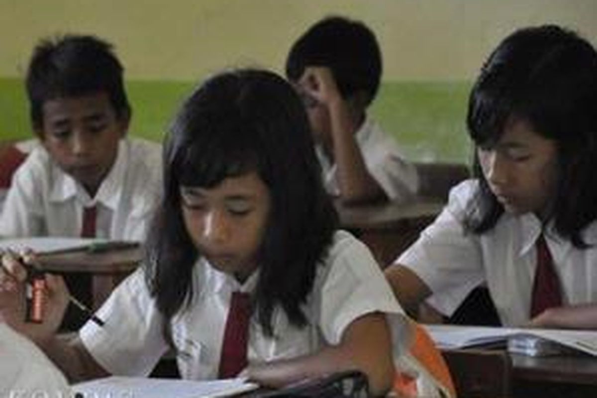 Ilustrasi: Seperti diberitakan sebelumnya, orangtua khawatir anak mereka tidak mendapat pendidikan berkualitas pada program pendidikan gratis serta masih adanya pungutan sekolah di sejumlah daerah. Sejumlah penyelenggara sekolah dasar dan menengah pertama negeri juga kesulitan memberikan pelayanan berkualitas di tengah keterbatasan dana dan larangan memungut iuran.
