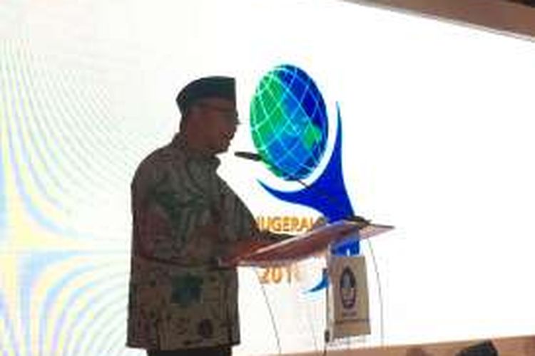 Menteri Pendidikan dan Kebudayaan Muhadjir Effendy ketika memberi sambutan dalam acara Penganugerahan Kita Harus Belajar (KiHajar) di Gedung D Kemendikbud, Jakarta, Jumat (25/11/2016).