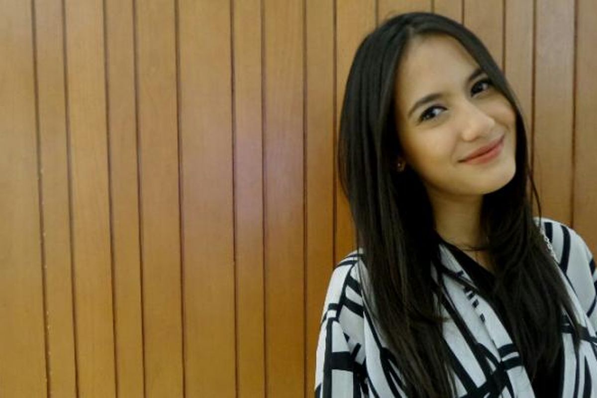 Artis peran Pevita Pearce di Senayan City, Jakarta Pusat, Kamis (15/4/2016).