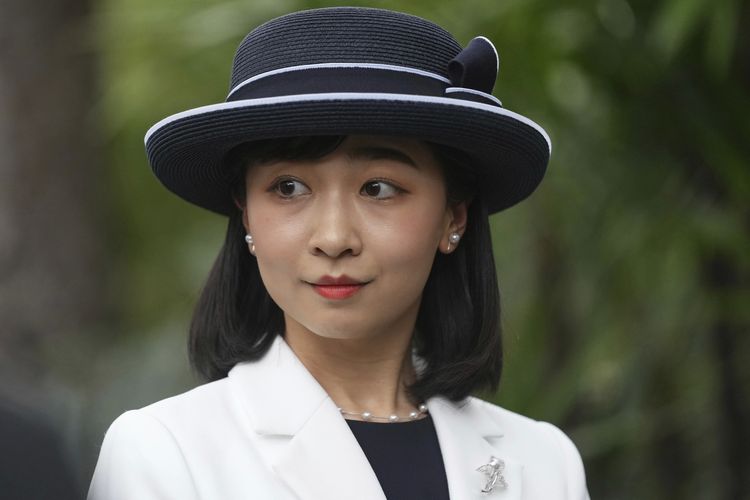 Potongan video Putri Kako dari Jepang viral di media sosial. Klip tersebut memperlihatkan dirinya duduk di kelas ekonomi sebuah pesawat.