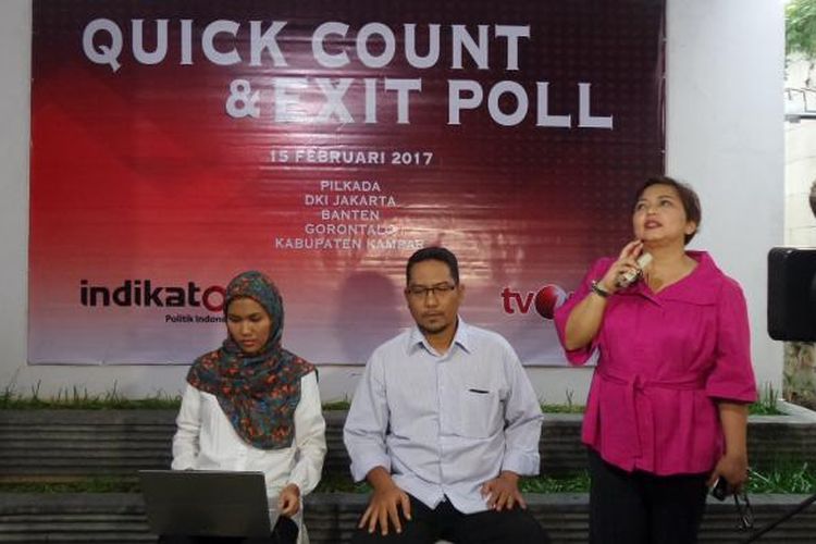 Lembaga survei Indikator Politik Indonesia mengumumkan hasil hitung cepat Pilkada DKI 2017 di Kantor Indikator, Cikini, Jakarta, Rabu (15/2/2017).