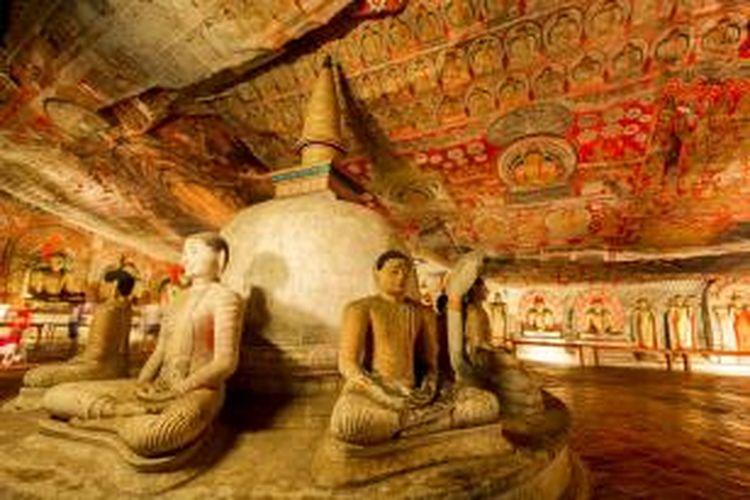 Patung Buddha di Kuil Dambulla, Sri Lanka.