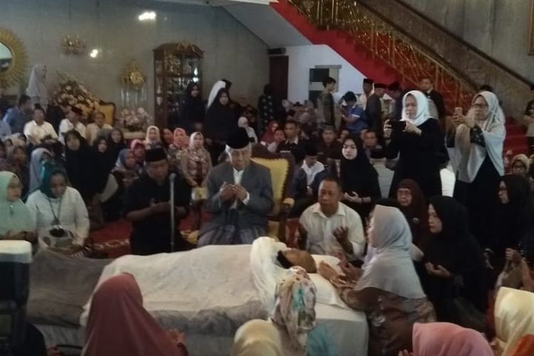 Jenazah almarhum Andi Sose disemayamkan di rumah duka di Jl Sungai Tangka, Makassar, Selasa (26/3/2019). 