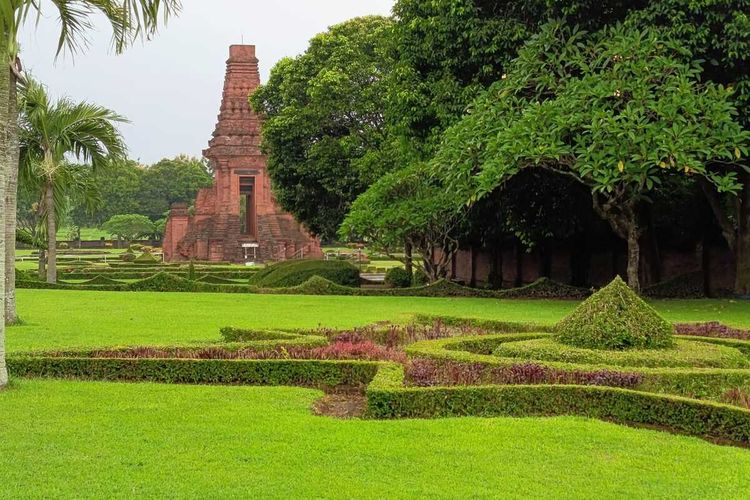 Penampakan Candi Bajang Ratu, jejak arkeologis peninggalan Kerajaan Majapahit di Desa Temon, Kecamatan Trowulan, Kabupaten Mojokerto, Jawa Timur. Jumat (6/2/2026).