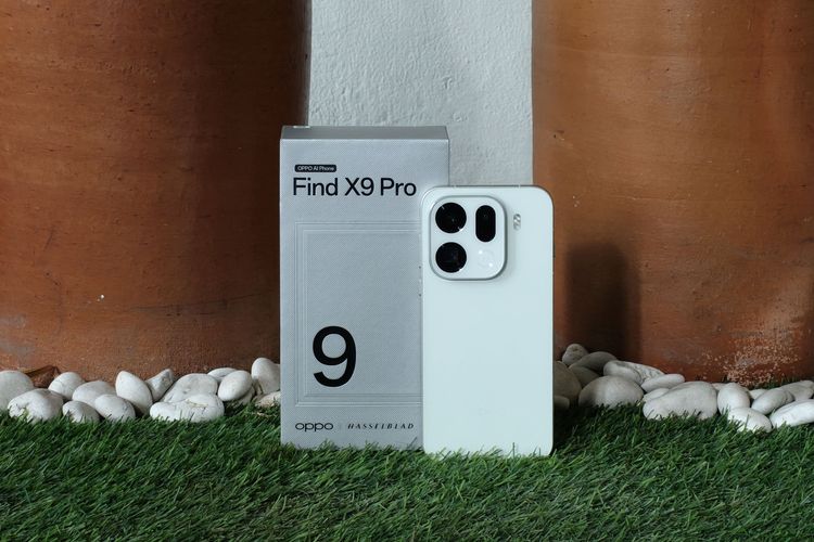 Ilustrasi Oppo Find X9 Pro bersama kotak penjualannya.