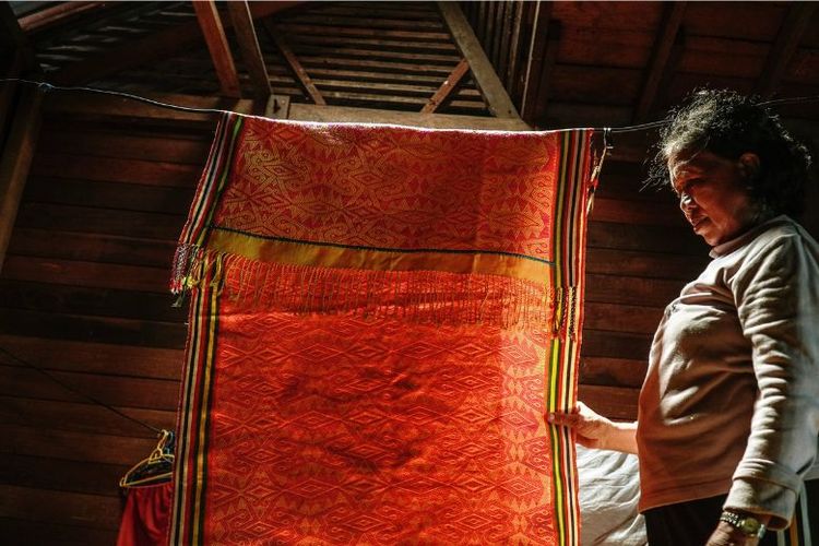 Yayasan Kawan Lama berdayakan perajin Tenun Iban di Kapuas Hulu. 

