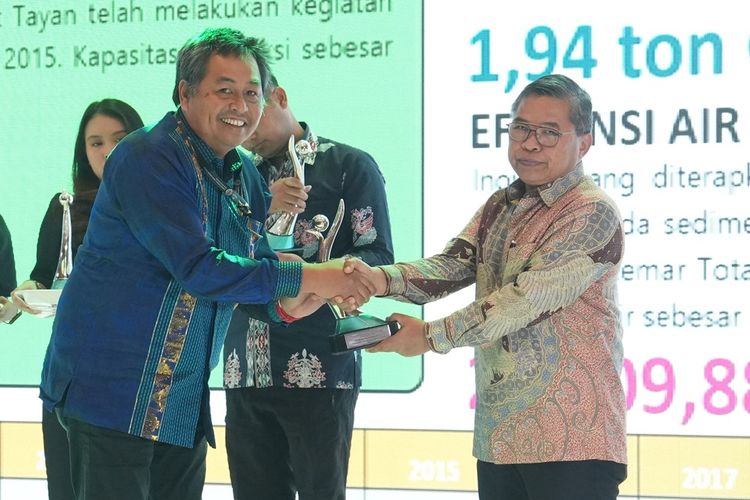 PTBA menerima 2 Proper Emas tahun 2023 dari pemerintah