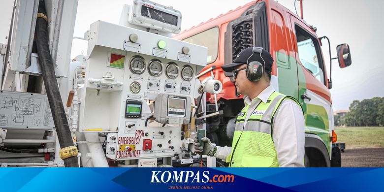 Pengisian Perdana Sustainable Aviation Fuel Pertamina Patra Niaga untuk Penerbangan Komersial