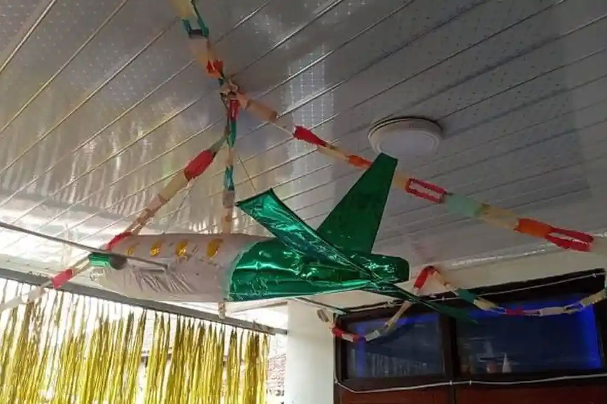 Pernak pernik di salah satu rumah jamaah haji di Kecamatan Suela Lombok Timur, Nusa Tenggara Barat (NTB) pada Kamis (23/4/2026).  