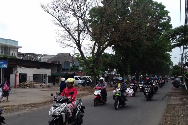 Jalan Ki Angeng Gribig di Kelurahan Madyopuro, Kecamatan Kedung Kandang, Kota Malang yang diproyeksi menjadi penghubung ke Tol Malang - Pandaan, Kamis (26/10/2017)