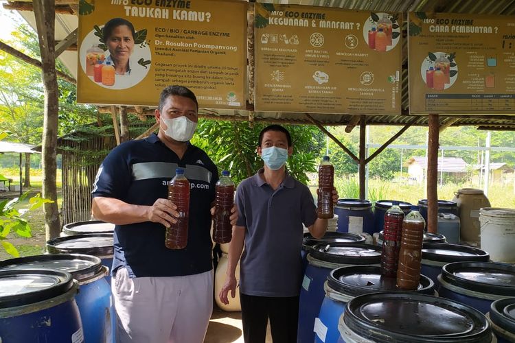 PT Austindo Nusantara Jaya Tbk (ANJ) mengajak masyarakat mengolah sampah organik dengan konsep eco-enzyme untuk menghasilkan produk pembersih rumah tangga ramah lingkungan.