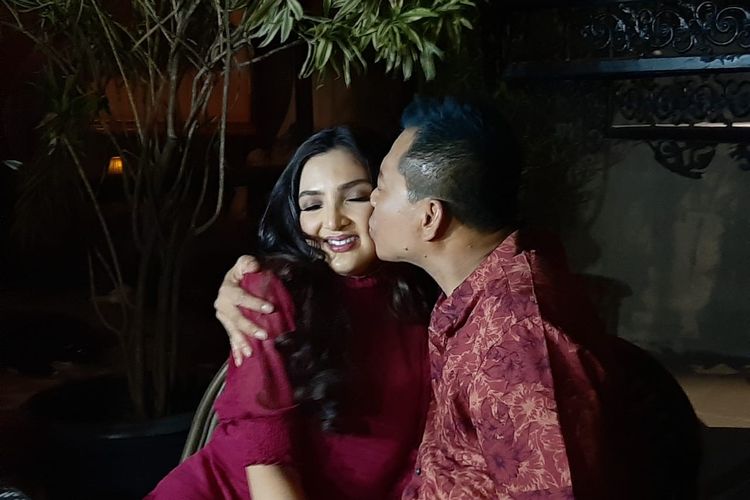 Anang Hermansyah dan Ashanty saat ditemui usia syuting klip videp Luar Biasa di kawasan Gunawarman, Jakarta Selatan, Jumat (15/11/2019).