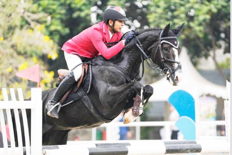 Kegiatan olahraga berkuda di di Equinara Horse Sports, JIEPP, Pulomas, Jakarta Timur.