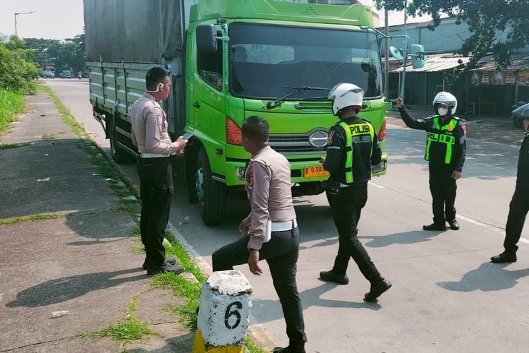 Polres Karawang Bongkar Penyelundupan Solar Subsidi, Modifikasi Truk hingga Siapkan 20 Pelat Palsu